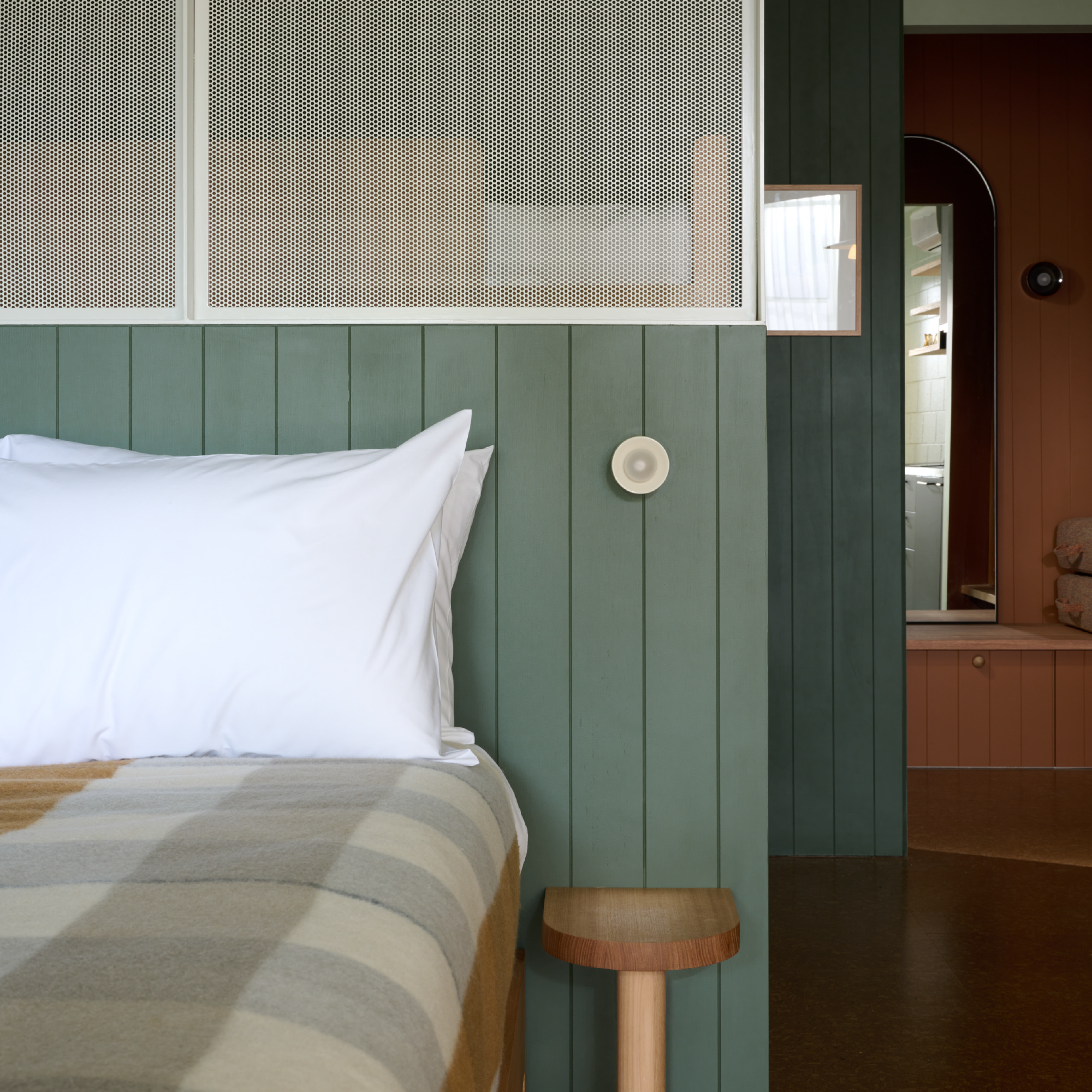 room 3 - riverfront family nest